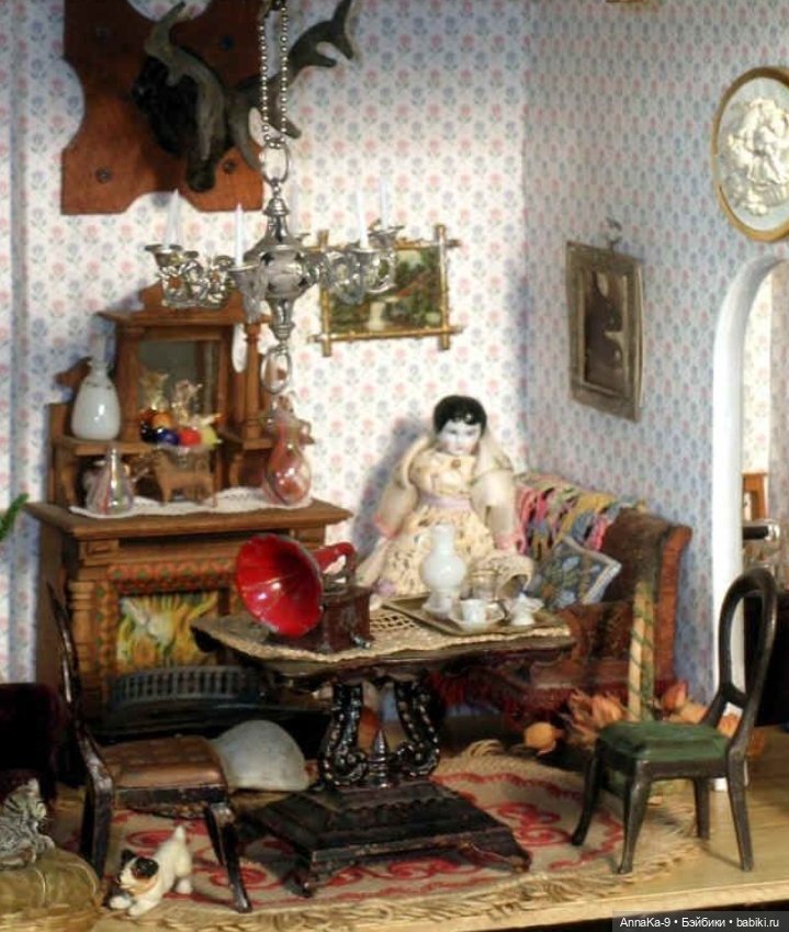 Сценки из кукольных домиков