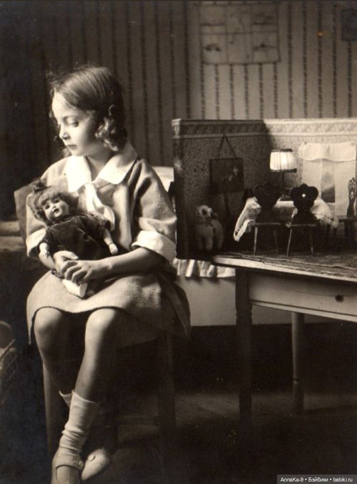 Сценки из кукольных домиков