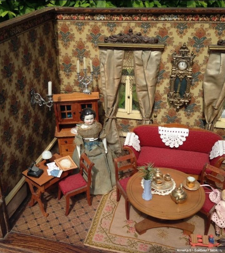 Сценки из кукольных домиков