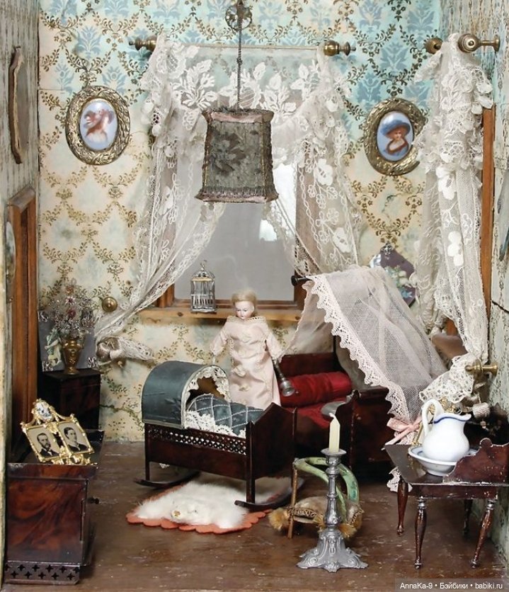 Сценки из кукольных домиков