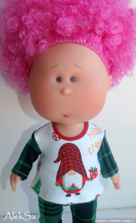 Запоздавшие новогодние гномы в пижамках