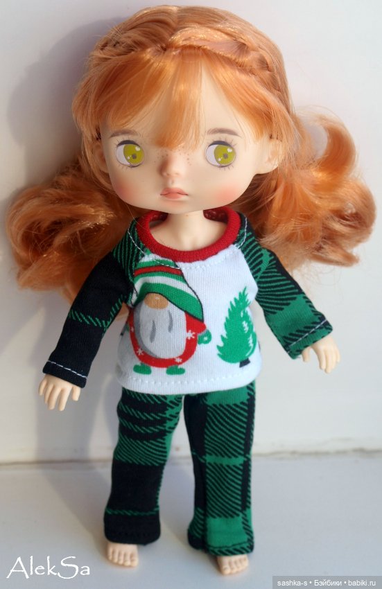 Запоздавшие новогодние гномы в пижамках