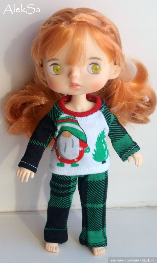 Запоздавшие новогодние гномы в пижамках