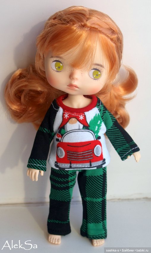 Запоздавшие новогодние гномы в пижамках