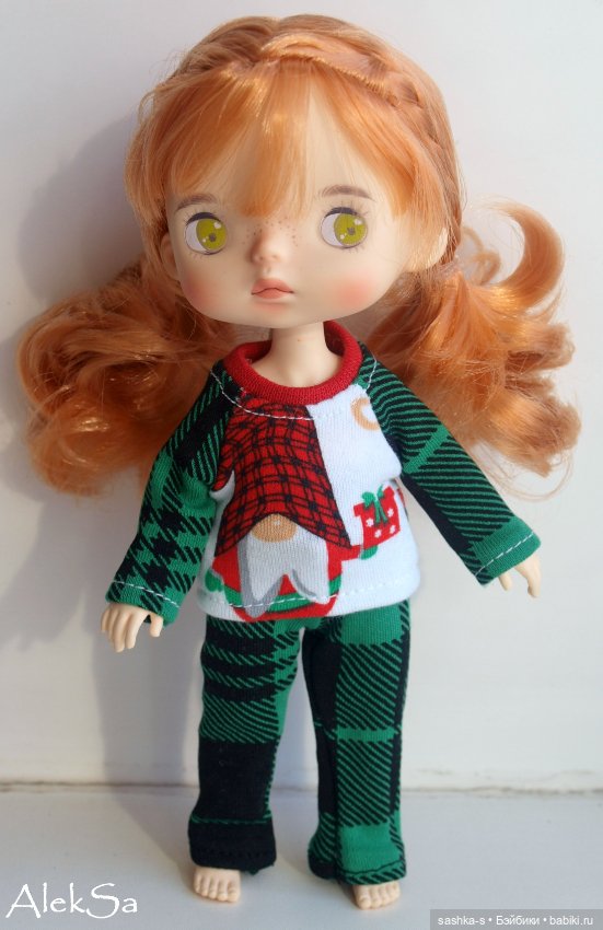 Запоздавшие новогодние гномы в пижамках