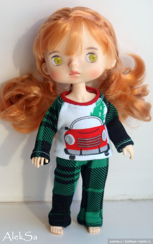 Запоздавшие новогодние гномы в пижамках