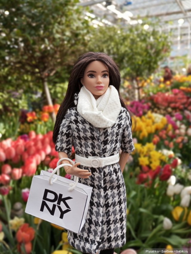 Весенняя тема: девушки и цветы