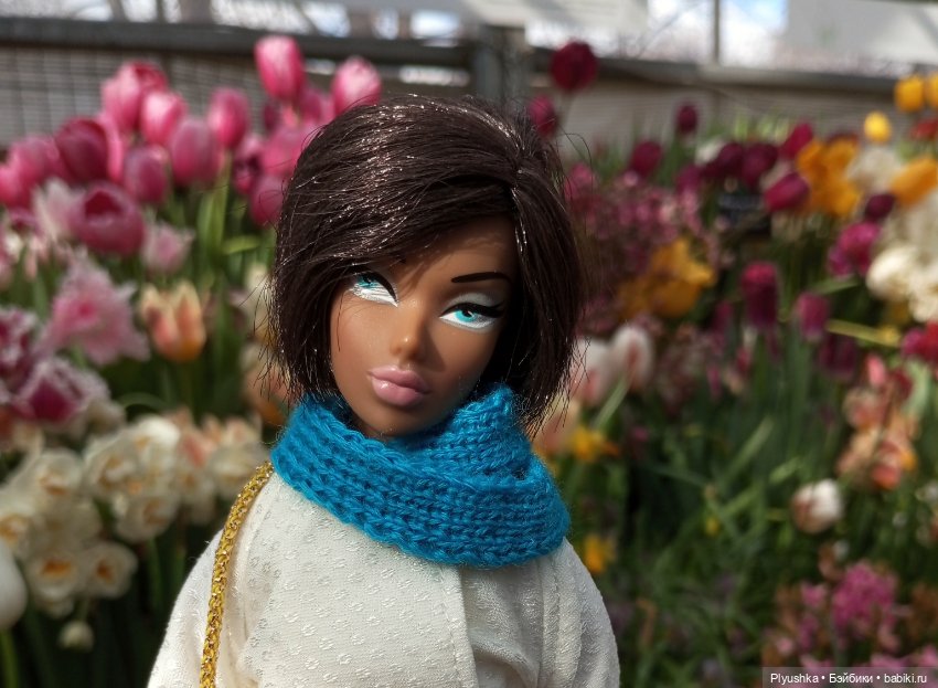 Весенняя тема: девушки и цветы