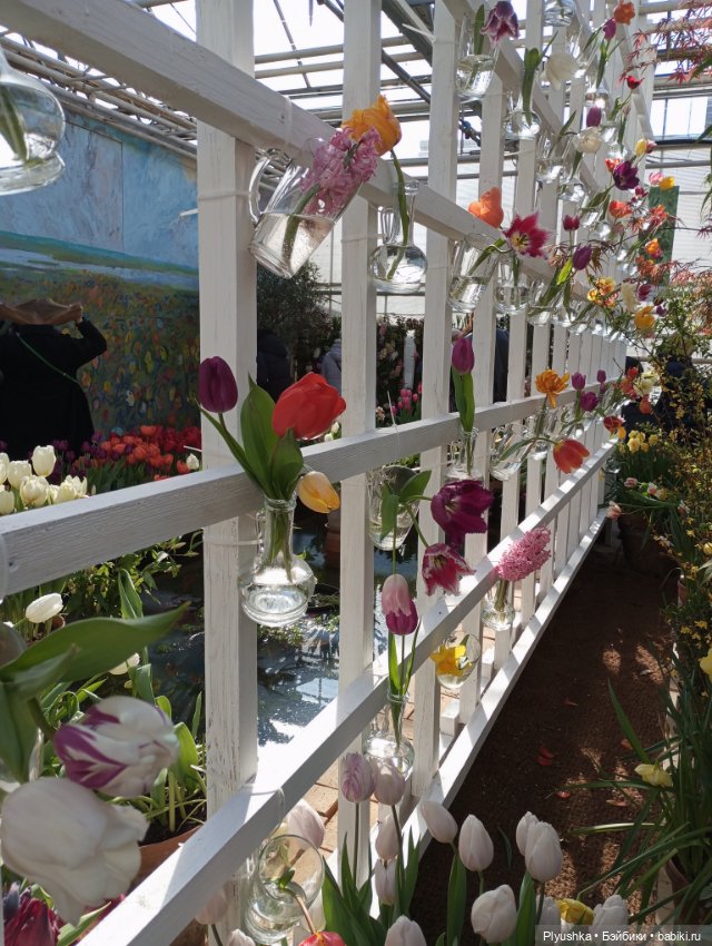 Весенняя тема: девушки и цветы (фото 7)