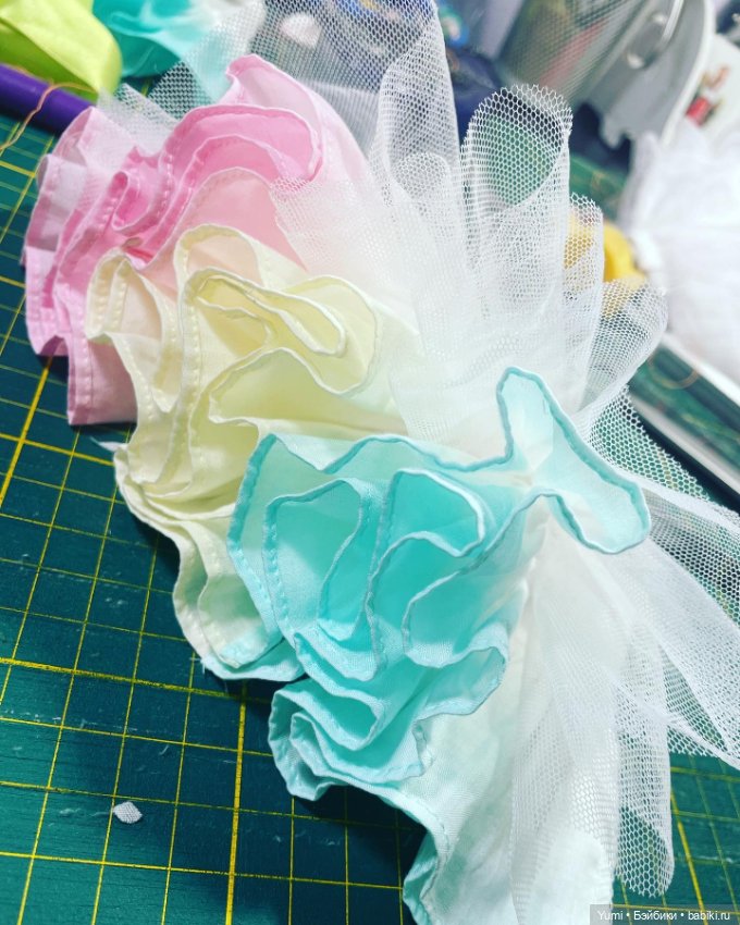 C рабочего стола — Одежда и обувь для кукол своими руками: фото