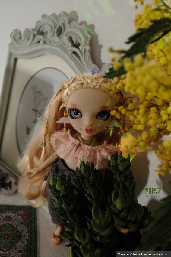 Фотосессия с мимозой — Куклы Rainbow High (Рейнбоу Хай
