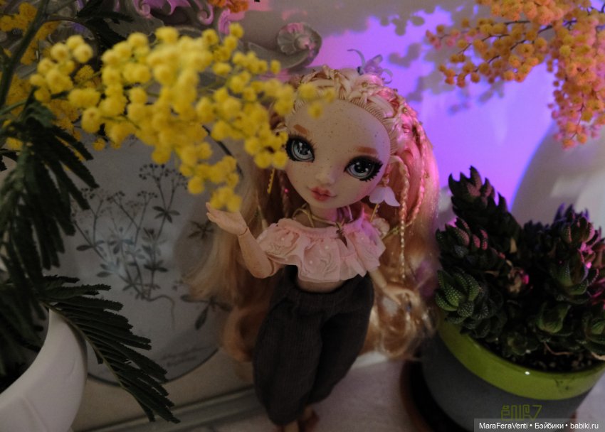 Фотосессия с мимозой — Куклы Rainbow High (Рейнбоу Хай