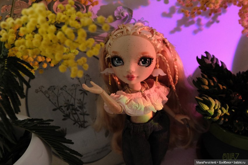 Фотосессия с мимозой — Куклы Rainbow High (Рейнбоу Хай