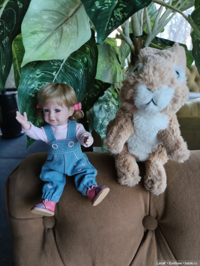 Пешком по Волге с Элиной. Весна с мини адорой