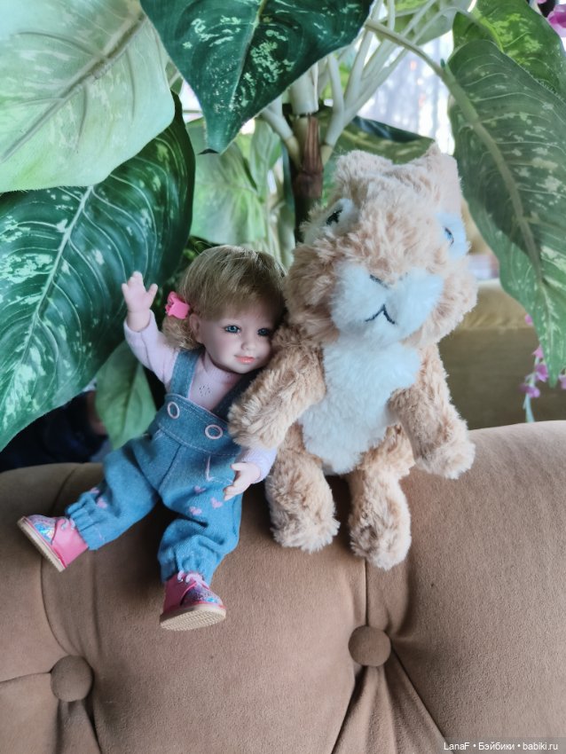 Пешком по Волге с Элиной. Весна с мини адорой