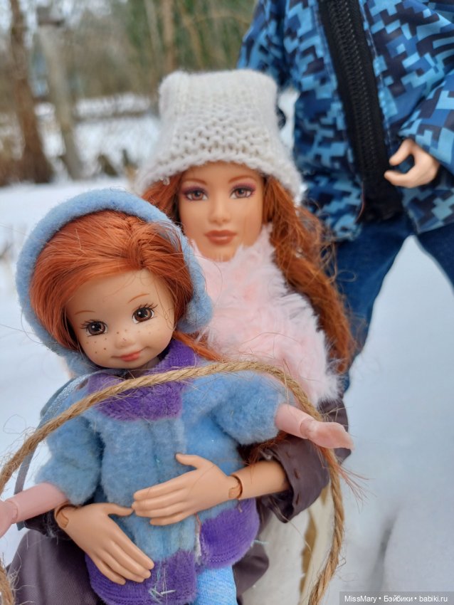 Семья Милорадовых на зимней прогулке