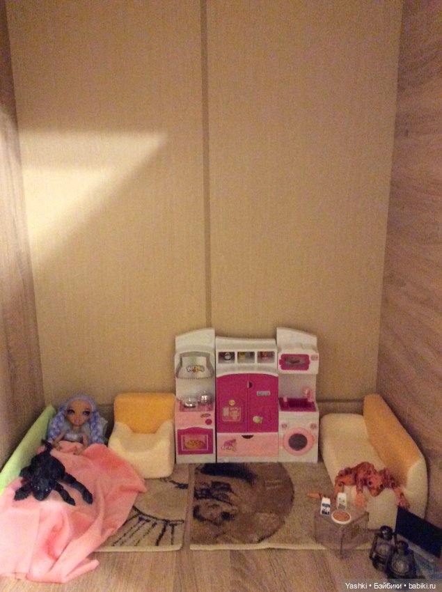 Обрастаем мебелью и котами