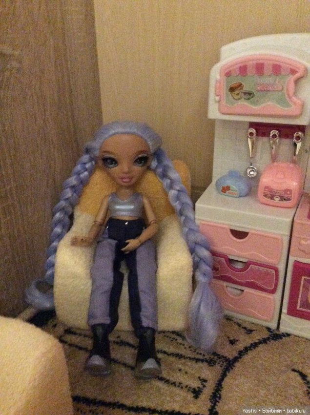 Обрастаем мебелью и котами