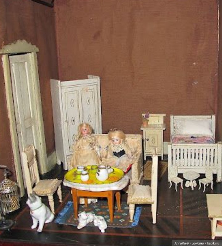 Животные в антикварных и винтажных кукольных домиках