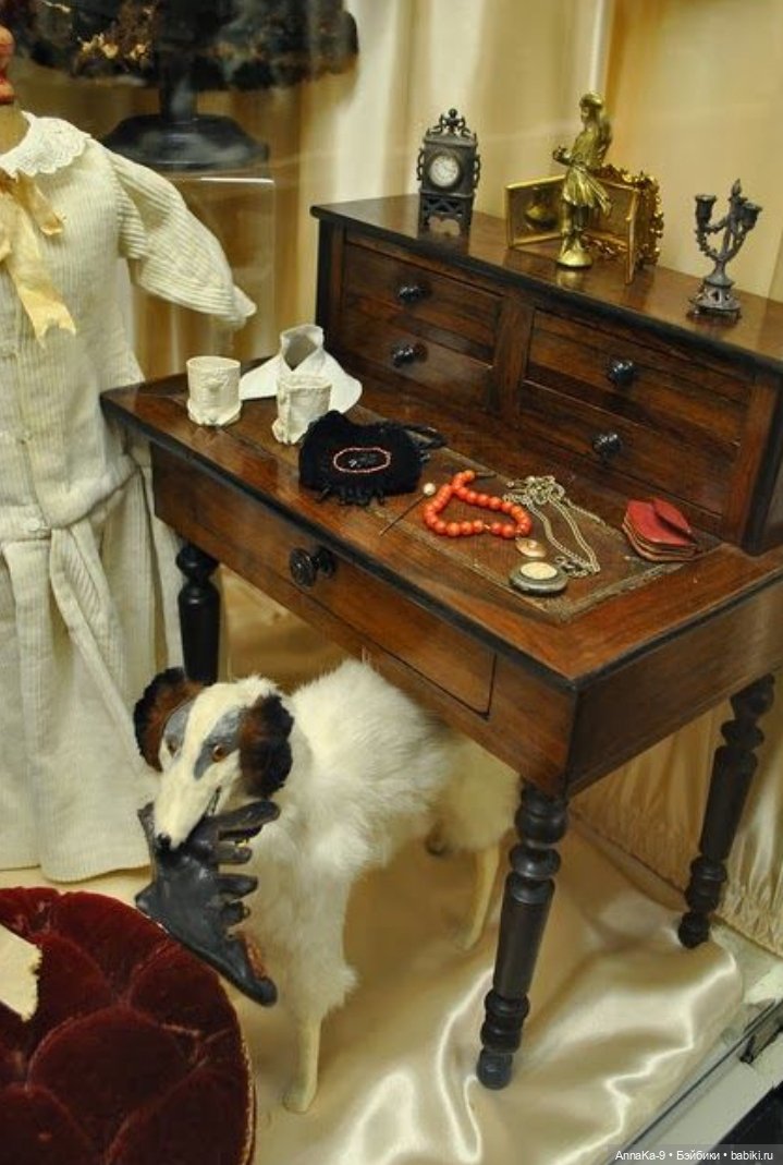 Животные в антикварных и винтажных кукольных домиках