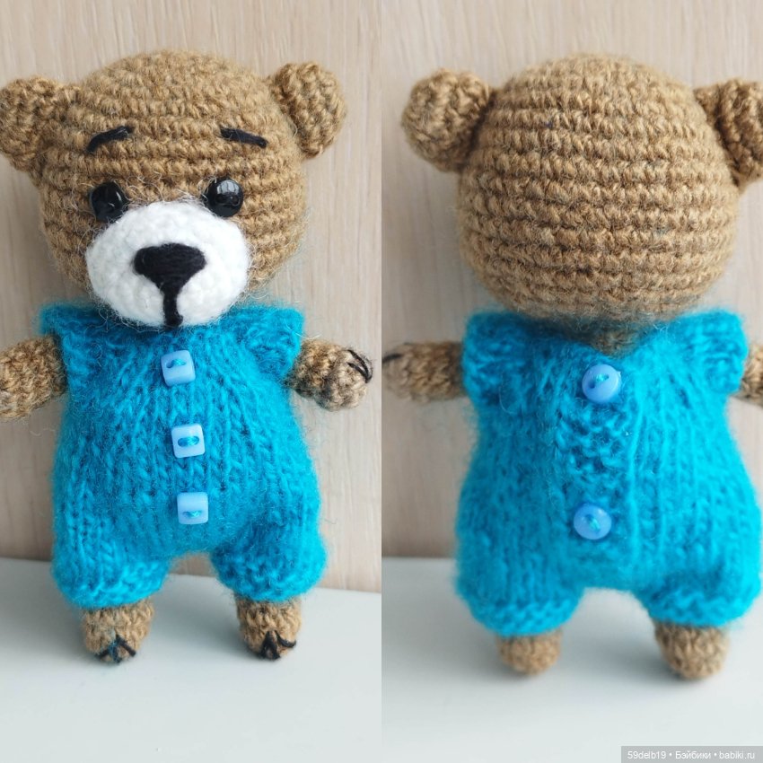 Медвежонок Бронька в бирюзовом костюмчике