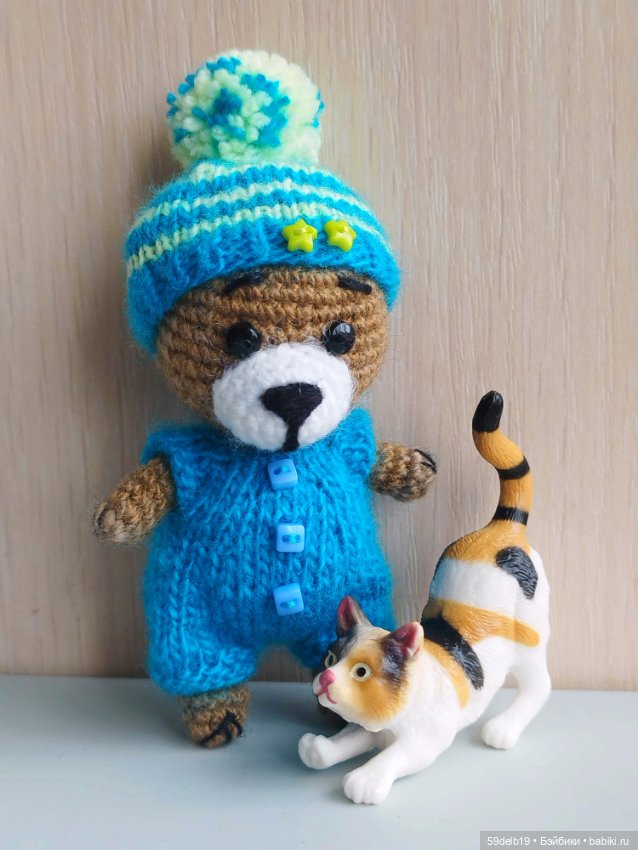 Медвежонок Бронька в бирюзовом костюмчике (фото 7)