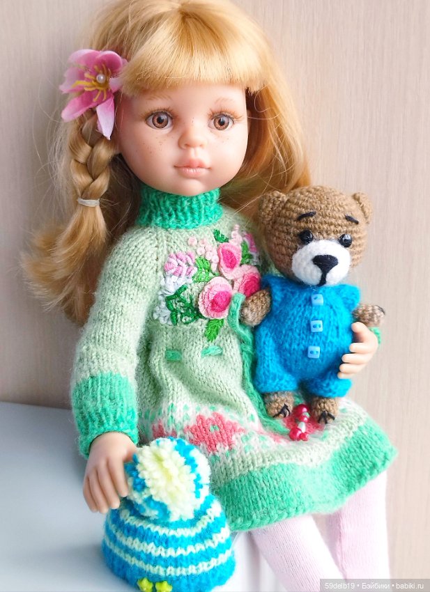 Медвежонок Бронька в бирюзовом костюмчике