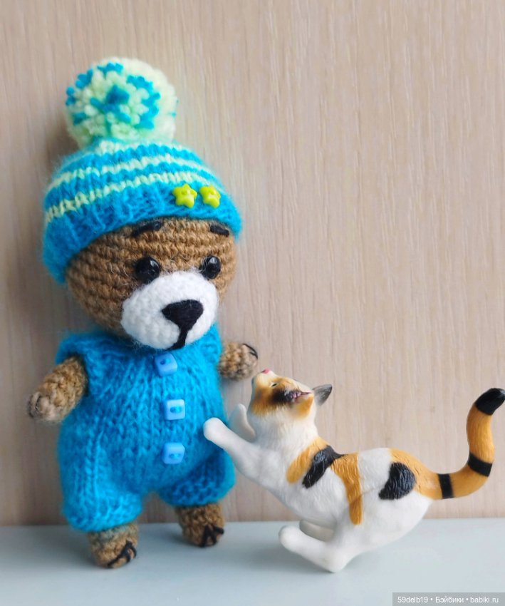 Медвежонок Бронька в бирюзовом костюмчике (фото 6)