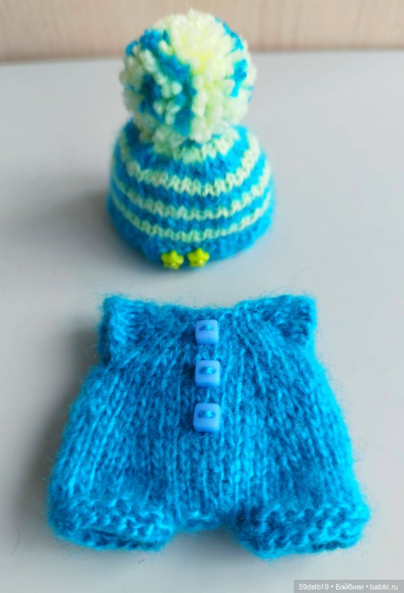 Медвежонок Бронька в бирюзовом костюмчике