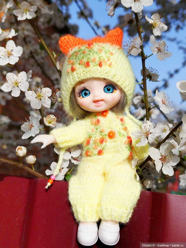 Сады цветут, цветы цветут, а бабольки гуляют