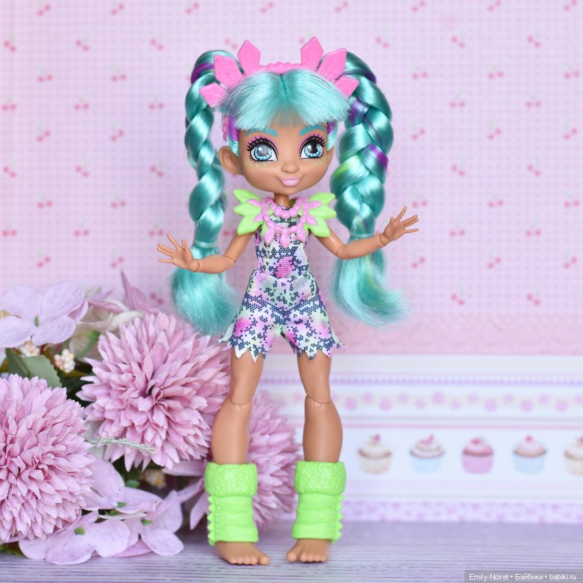 В розовом цвете — Коллекции игровых кукол (Playline): фото полок (фото 4)