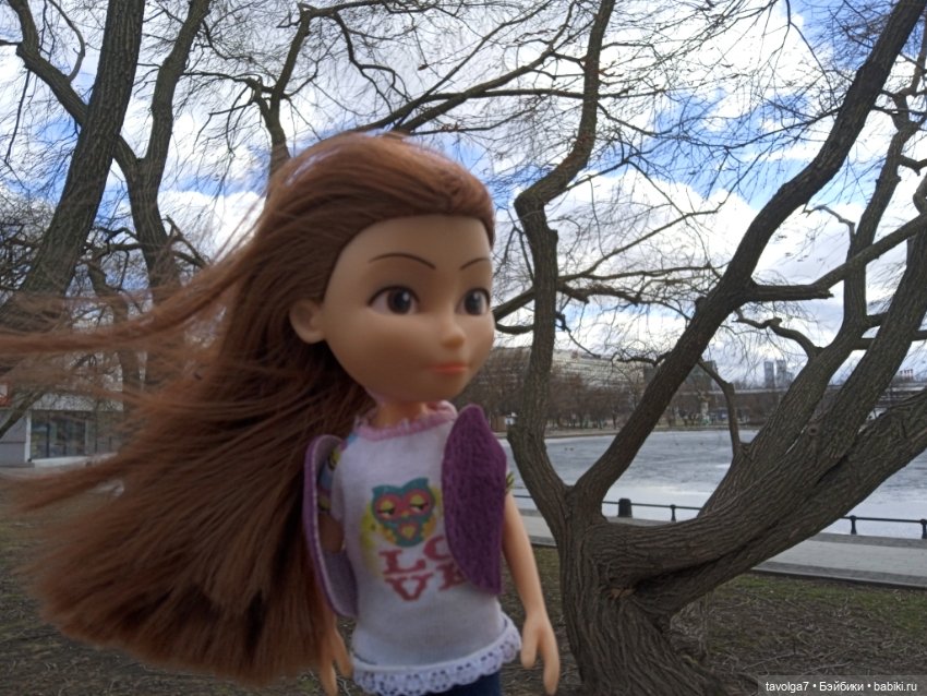 Саша Спилберг на прогулке (фото 3)