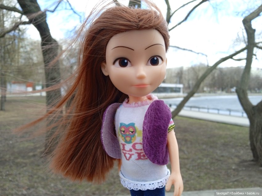 Саша Спилберг на прогулке