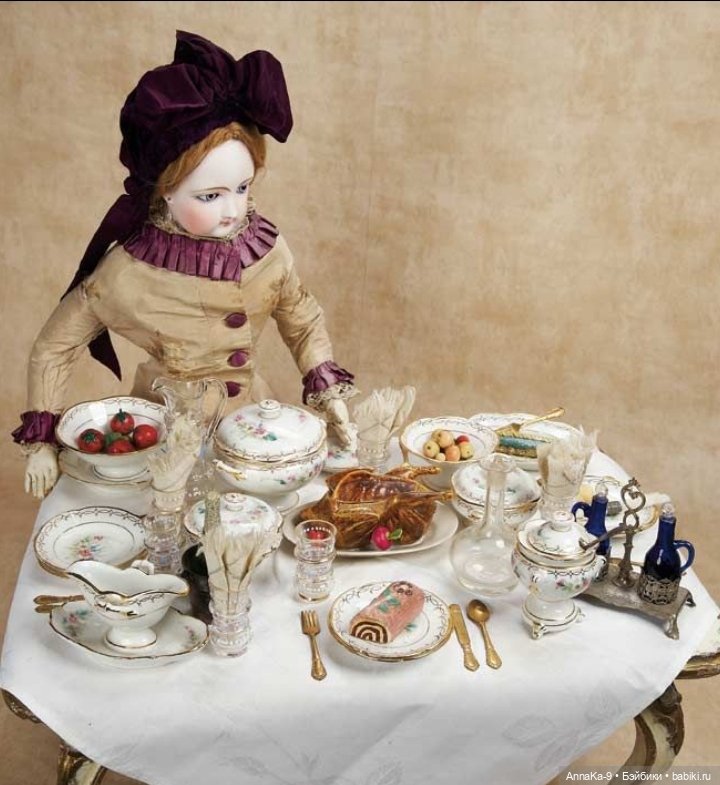 Подборка фотографий с антикварной кукольной посудой