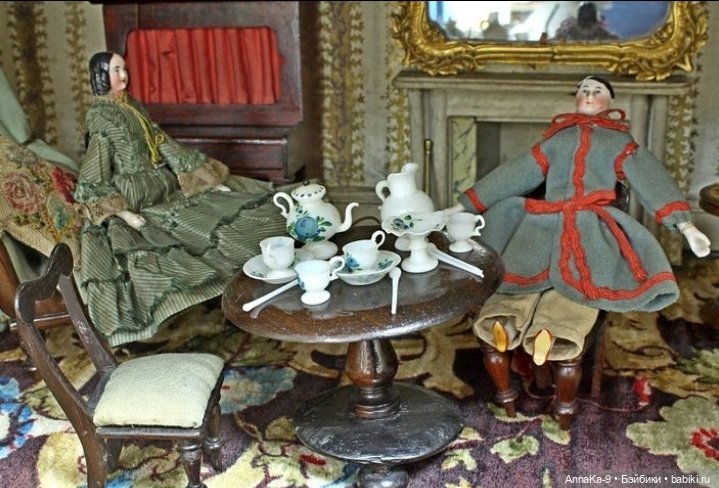 Подборка фотографий с антикварной кукольной посудой