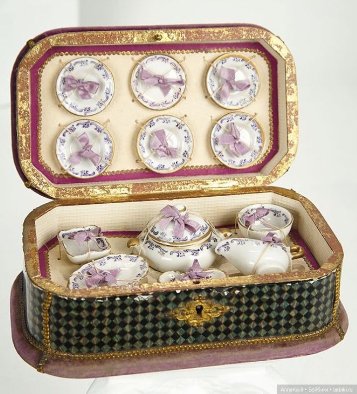 Подборка фотографий с антикварной кукольной посудой