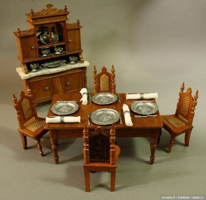 Подборка фотографий с антикварной кукольной посудой