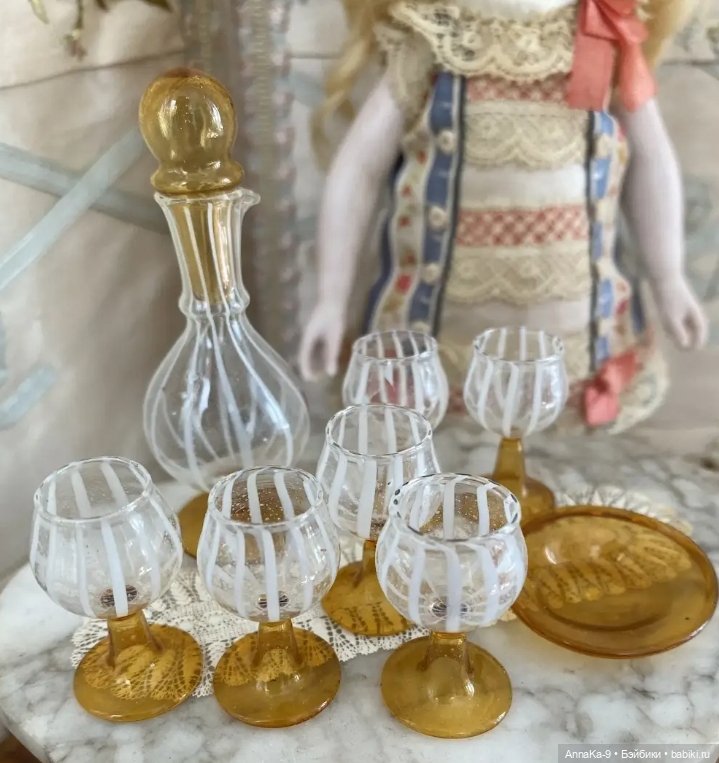 Подборка фотографий с антикварной кукольной посудой