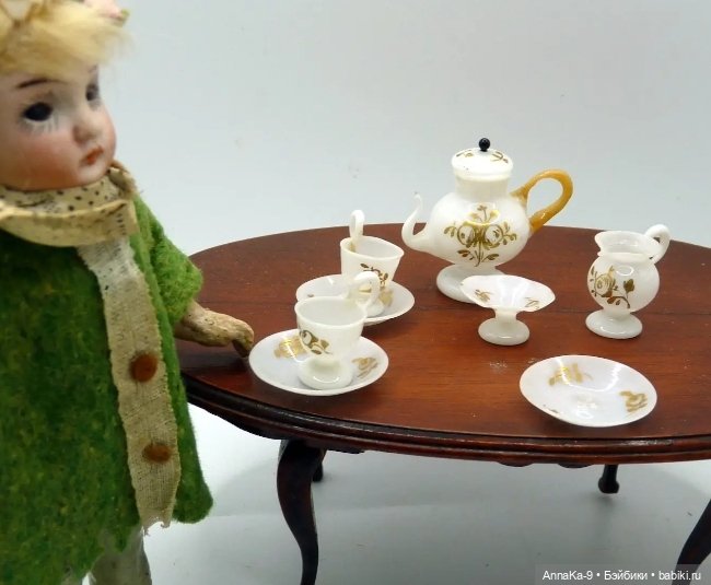 Подборка фотографий с антикварной кукольной посудой