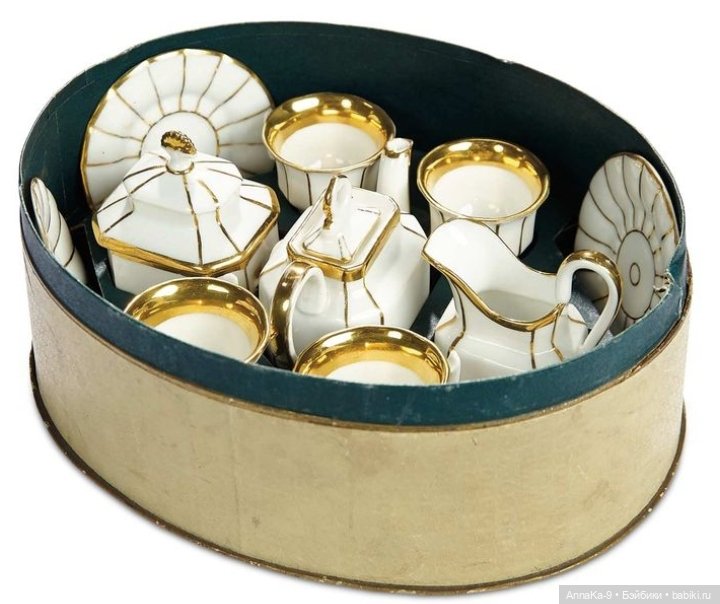 Подборка фотографий с антикварной кукольной посудой