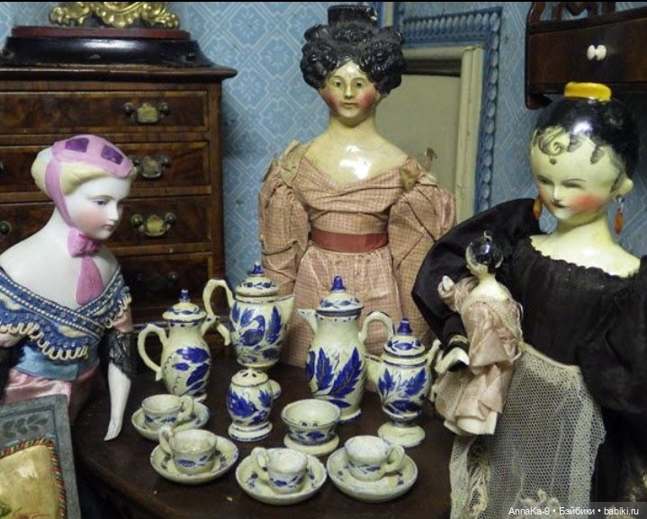 Подборка фотографий с антикварной кукольной посудой