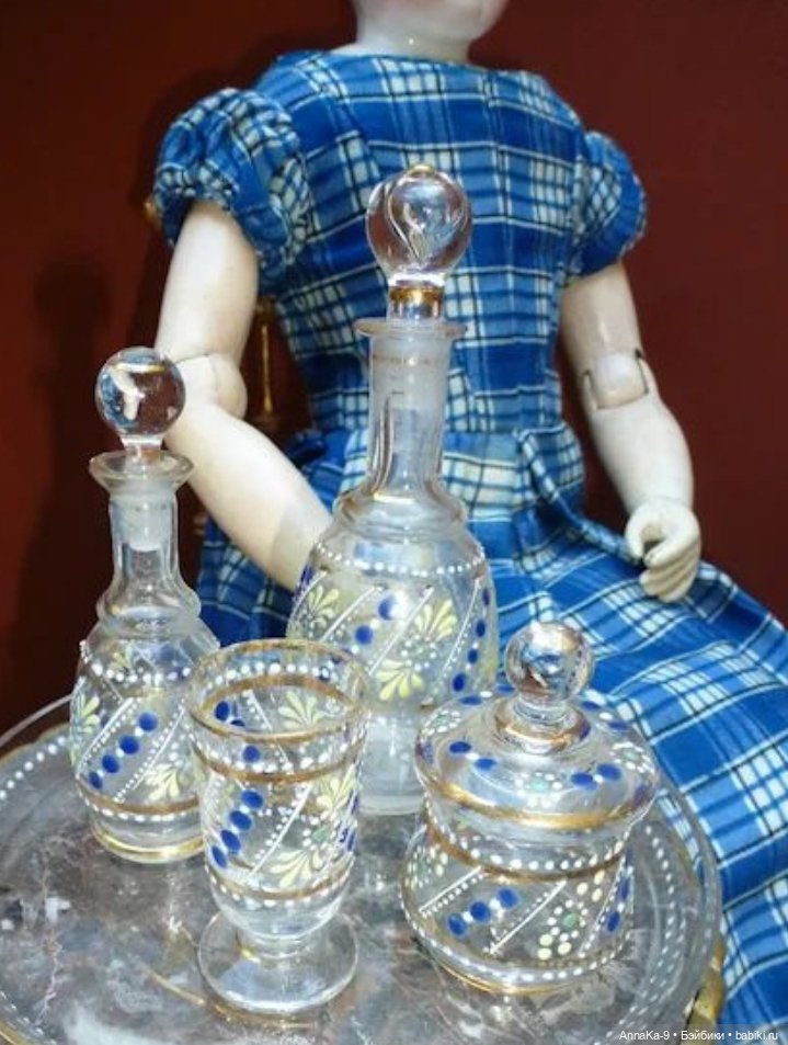 Подборка фотографий с антикварной кукольной посудой