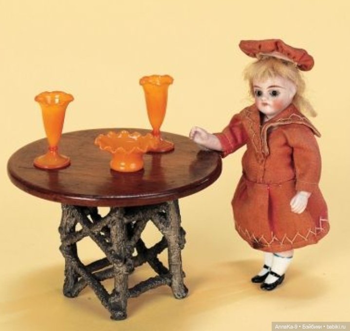 Подборка фотографий с антикварной кукольной посудой