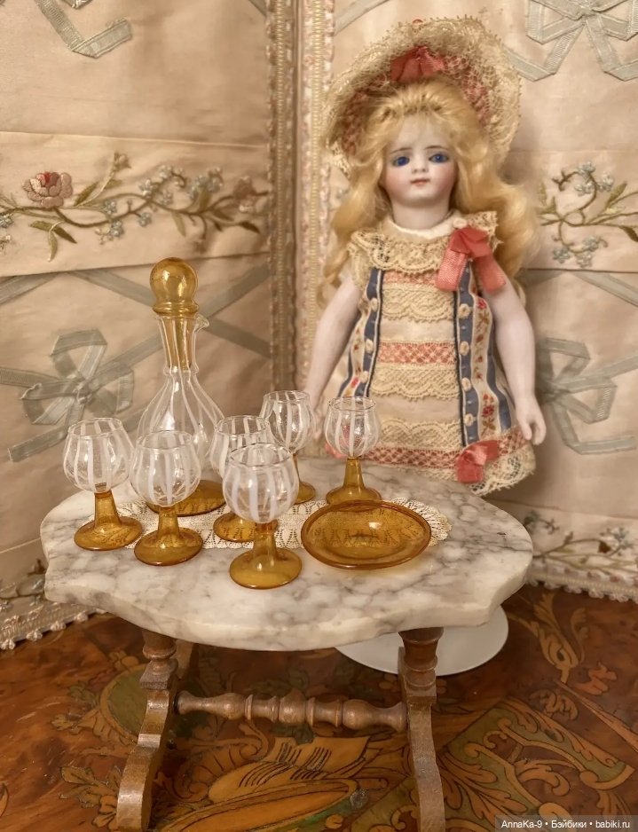 Подборка фотографий с антикварной кукольной посудой