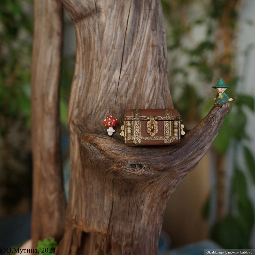 Сундучок-полянка для крохотных мишек и кукол ростом до 1.5 см