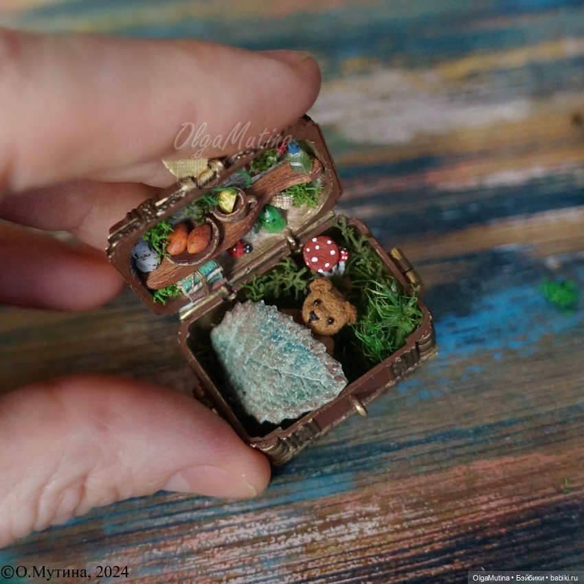 Сундучок-полянка для крохотных мишек и кукол ростом до 1.5 см