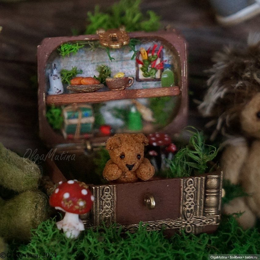 Сундучок-полянка для крохотных мишек и кукол ростом до 1.5 см