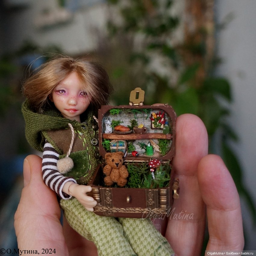 Сундучок-полянка для крохотных мишек и кукол ростом до 1.5 см