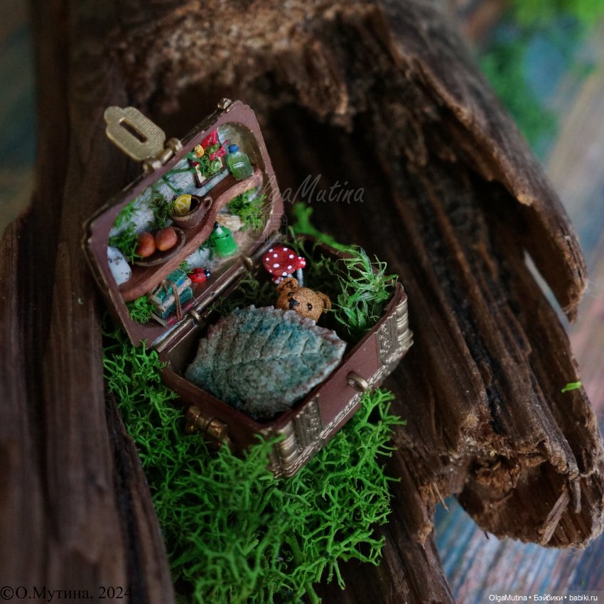 Сундучок-полянка для крохотных мишек и кукол ростом до 1.5 см