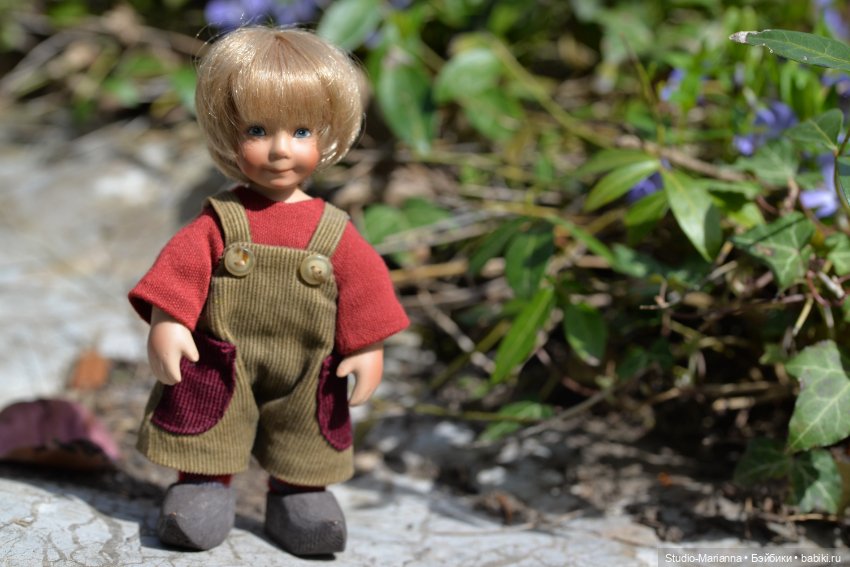 Мини Мии и Фродо на прогулке